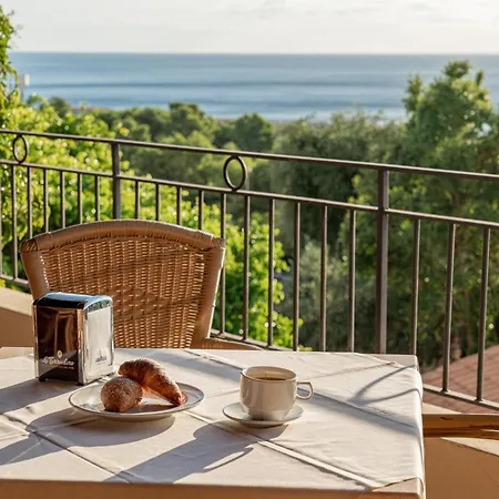 Hotel Club Esse 4*